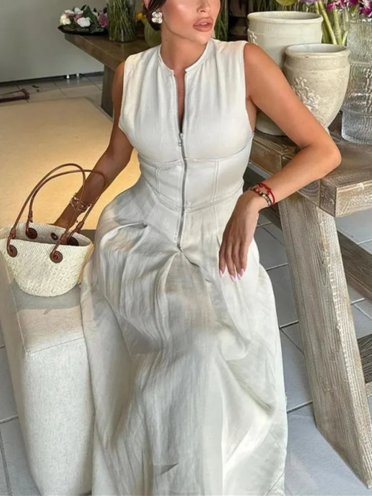 Sleeveless Pleated Midi Dress with Zipper Detail – A-Line Bodycon Silhouette