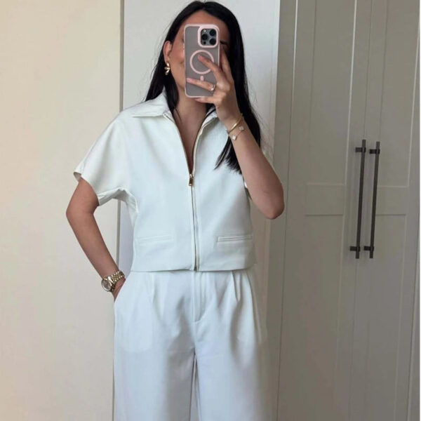 Cropped Varsity Zipper Jacket with Short Sleeves – Turn-Down Collar Cropped Varsity Zipper Jacket with Short Sleeves – Turn-Down Collar
