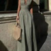 Sleeveless Pleated Midi Dress with Zipper Detail – A-Line Bodycon Silhouette Sleeveless Pleated Midi Dress with Zipper Detail – A-Line Bodycon Silhouette